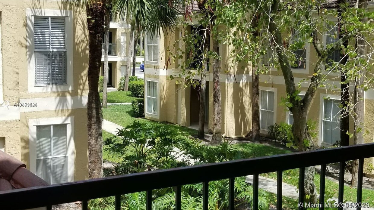 927 Riverside Dr, Coral Springs, FL 33071 Condo for Rent in Coral Springs, FL