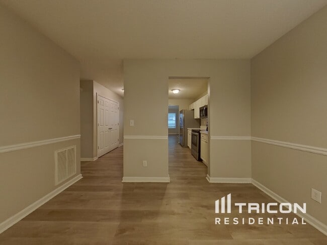 Building Photo - 2872 Knoll View Pl