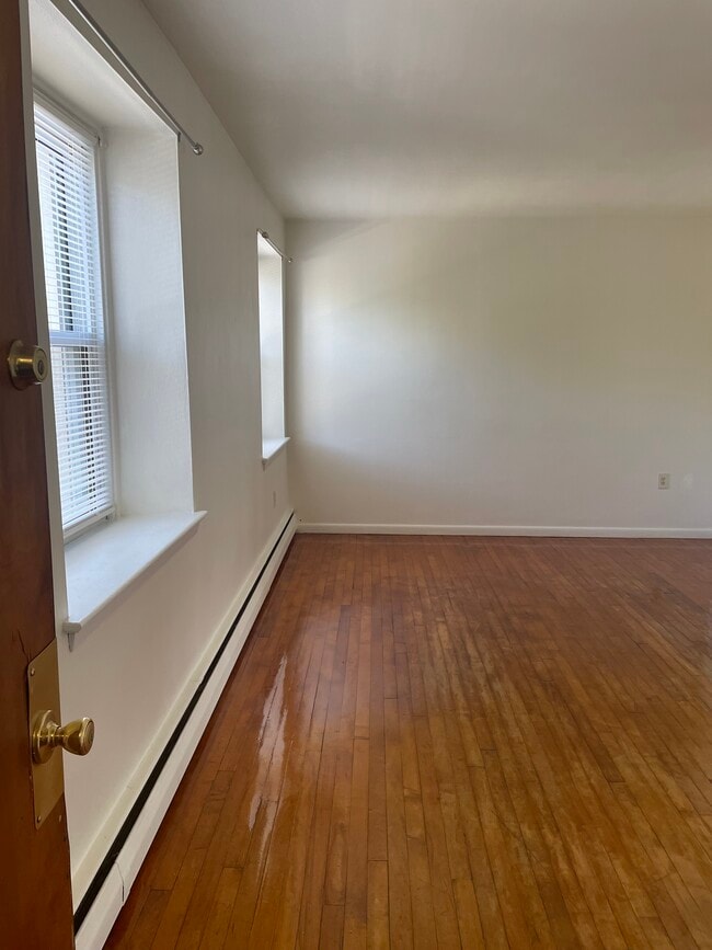 Building Photo - 37 S 6th Ave