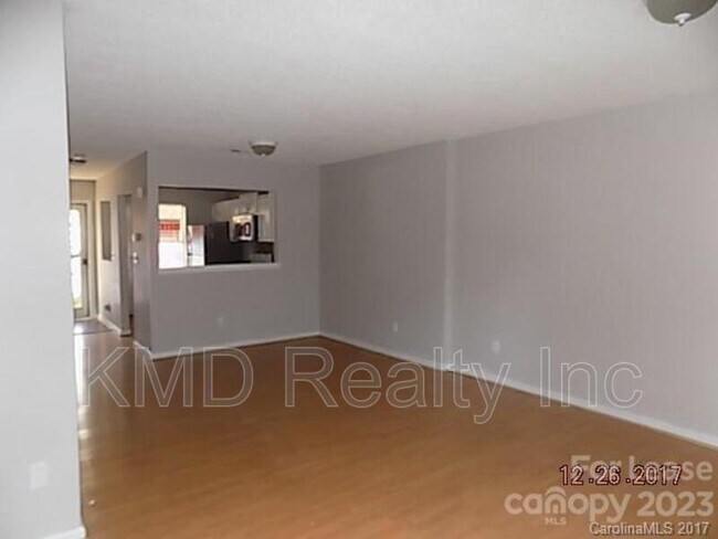 Foto del edificio - 6425 Windsor Gate Ln