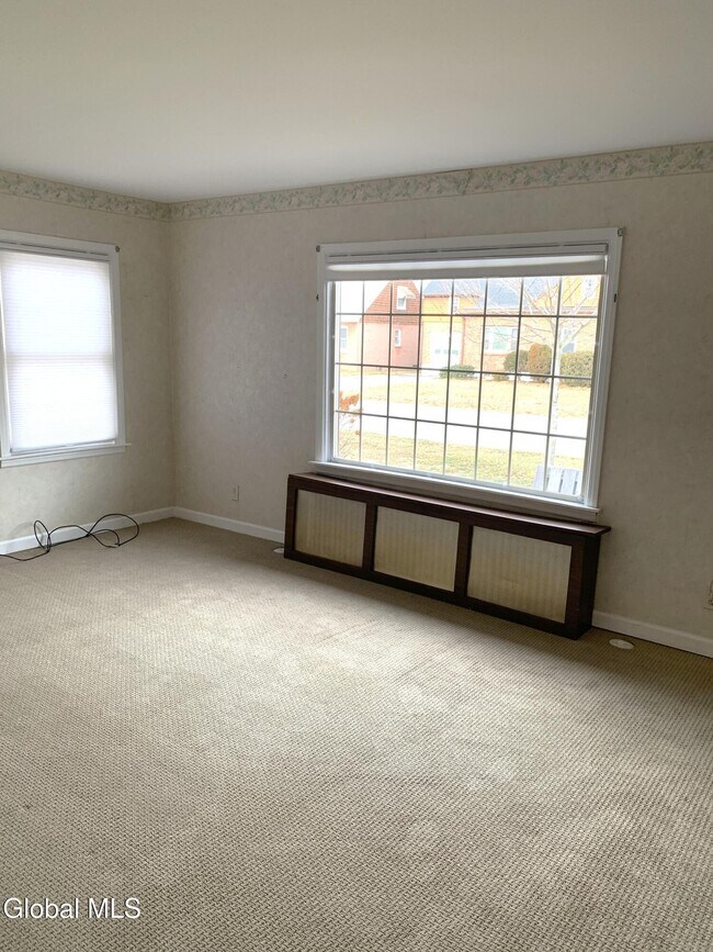 Building Photo - 15 Grounds Pl