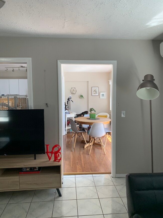 Building Photo - 1625 Wilson St