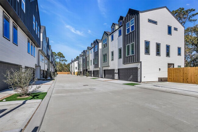 Foto del edificio - 5302 Kindred Gdn Ln