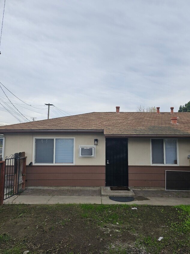4431 Finney Rd Unit 1, Salida, CA 95368 Room for Rent in Salida, CA