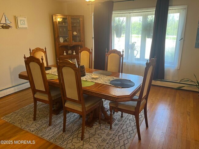 Foto del edificio - 1727 River Rd