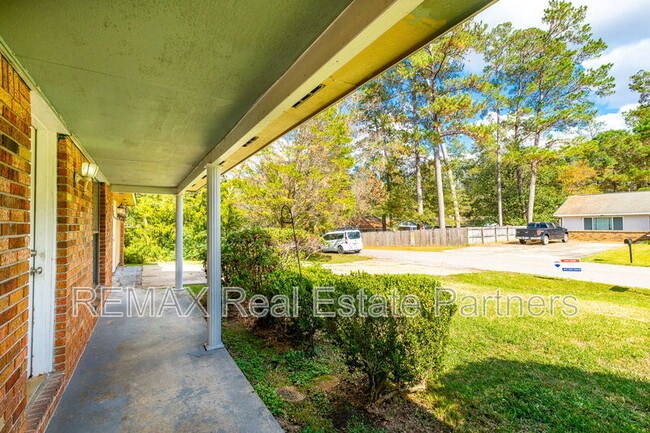 Building Photo - 605 Hacienda Ave