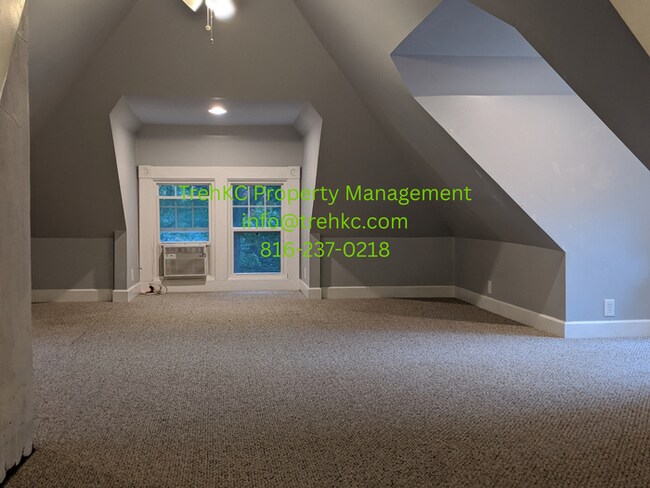 Building Photo - Charming Kansas City Home!