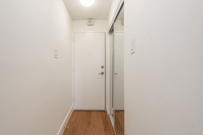 Building Photo - 730 St Clarens Ave
