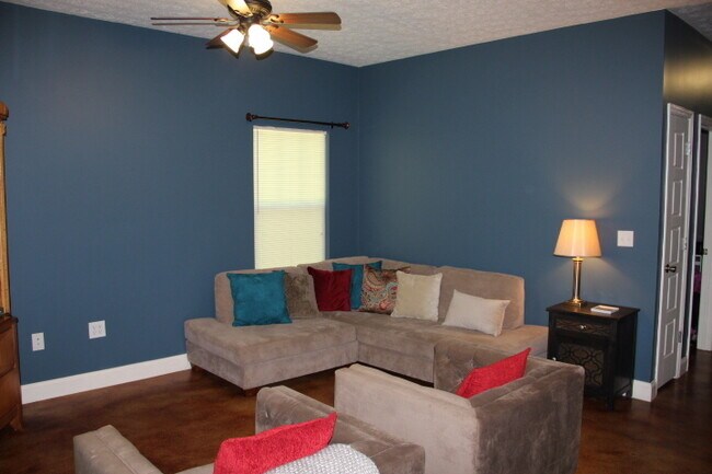 Building Photo - Home for Rent in Wetumpka