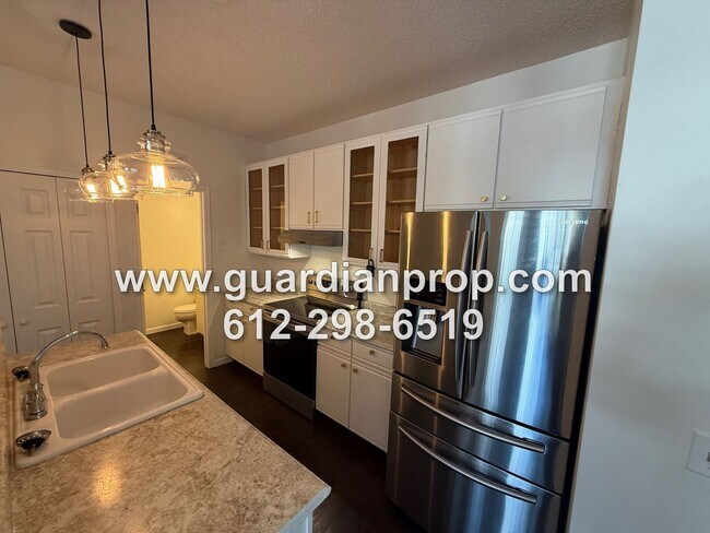 Foto del edificio - Woodbury Townhouse Available Now, Updated Bath, Open Floor Plan, Loft Area, Fireplace, Attached G...