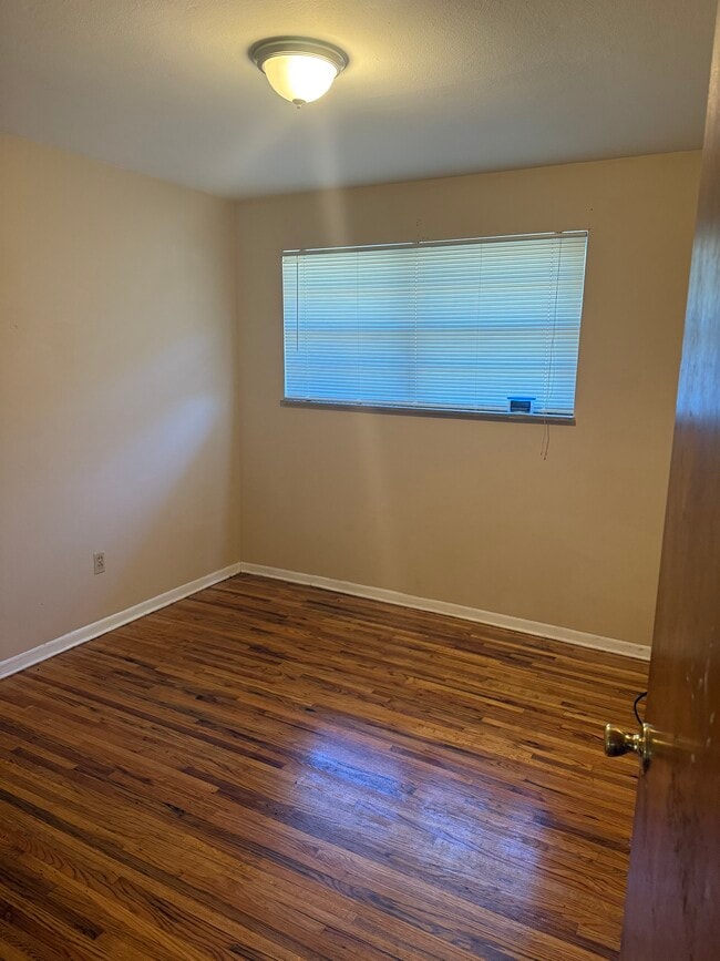 Foto del edificio - 9120 Tutwiler Ave