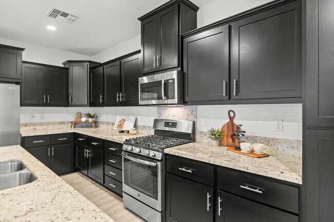 Foto del edificio - 4 Bedroom Upscale Rocklin Home Available NOW