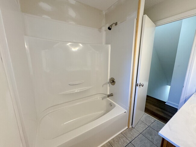 Foto del edificio - 113 Ellis Rd