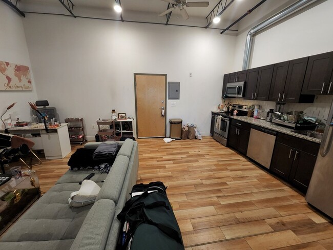 Foto del edificio - Large 1 bedroom newly renovated apartment ...