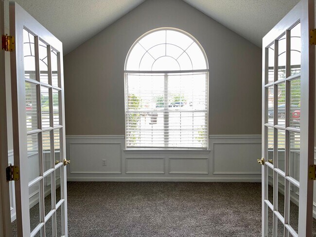 Foto del edificio - Updated, Spacious Brick Ranch in Great Neighbrorhood!