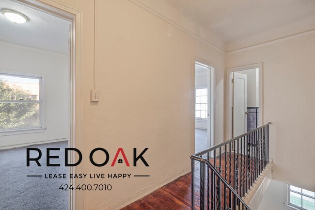 Foto del edificio - ~1 Month FREE~ Vintage Inspired Two Story ...