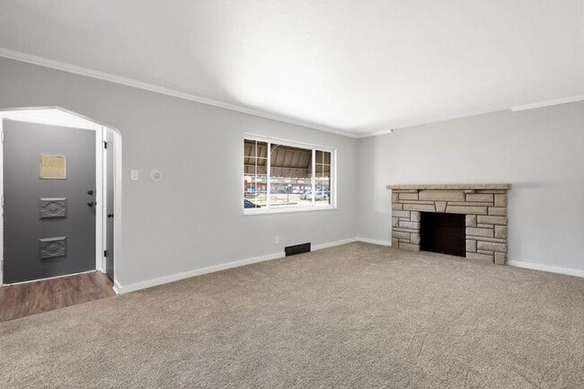 Foto del edificio - GORGEOUS 3 BEDROOM IN WHITE OAK FRESH OUT ...