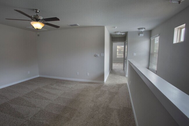 Building Photo - Beautiful 3 Bedroom Luxury Townhome, Kyle, Texas!