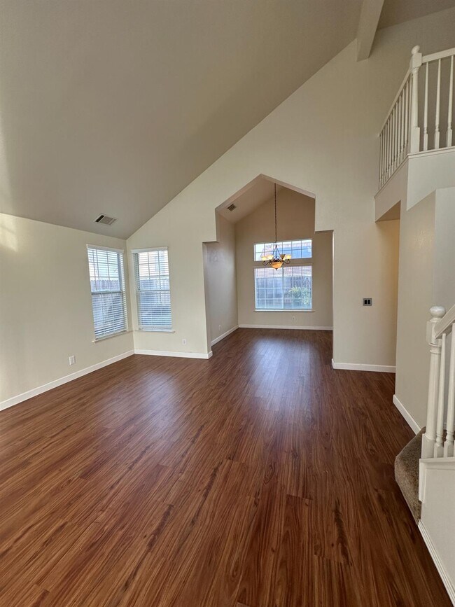 Building Photo - 273 W Cromwell Ave