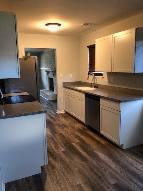Foto del edificio - Forest Hills Completely Remodeled Duplex