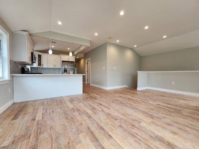 Foto del edificio - 211-7 Murdock Ave