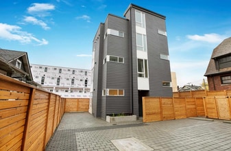Building Photo - 807 N 47th St