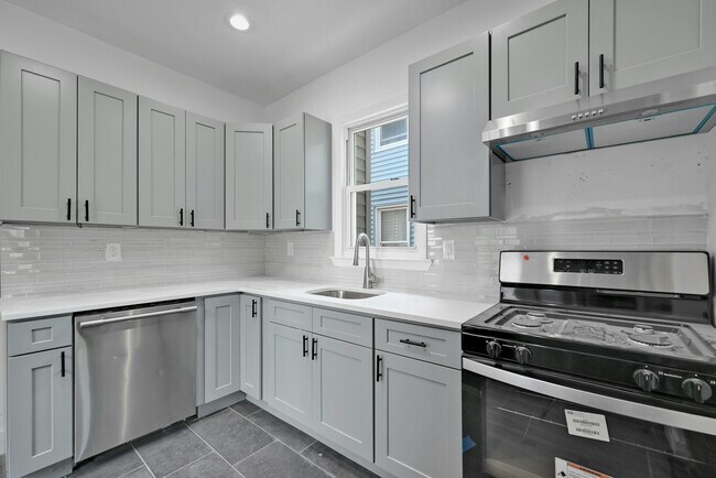 Building Photo - 46 Cottage Pl