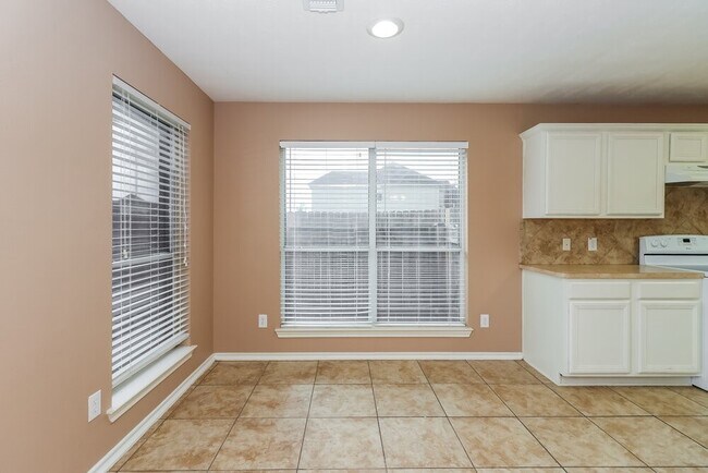 Building Photo - 16707 Great Oaks Glen Dr