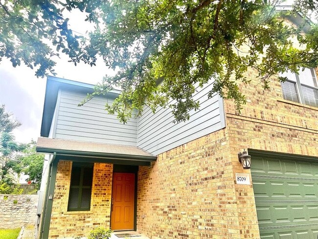 Building Photo - 8709 Davis Oaks Trail