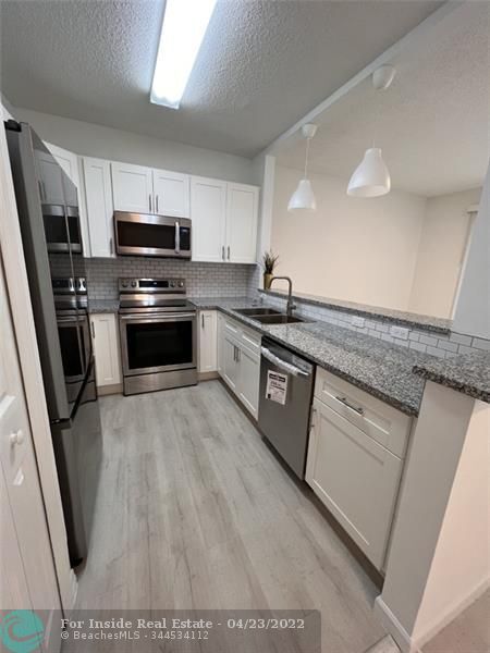 Foto del edificio - 7953 N Southwood Cir