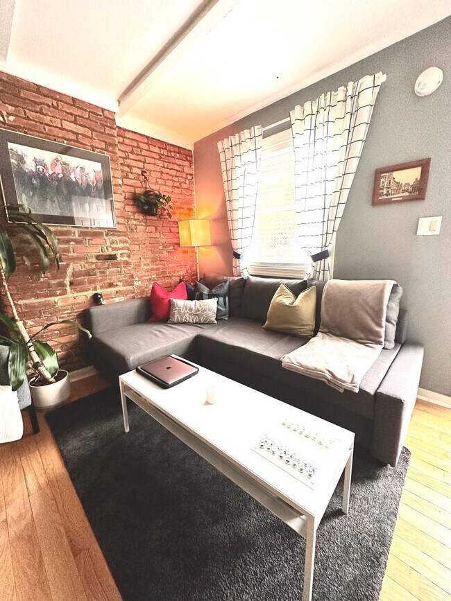 Foto del edificio - Bi-Level Townhouse w/ Patio