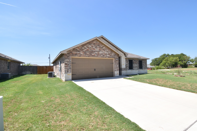 Building Photo - 708 W Gemini Ln