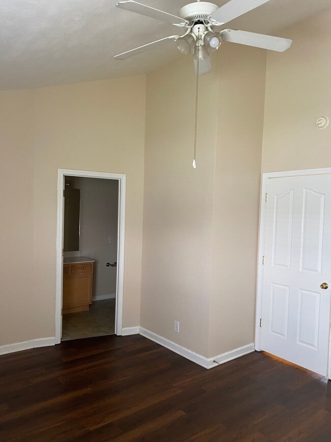 Building Photo - 623 Legacy Dr