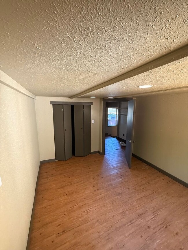 Building Photo - 1313 Lookout Ave