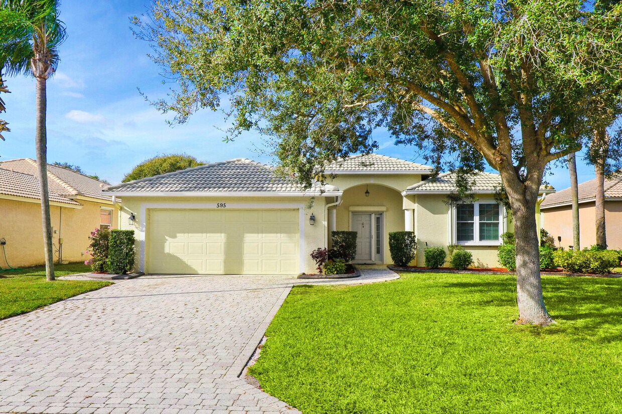 Foto principal - 595 Waverly Cir