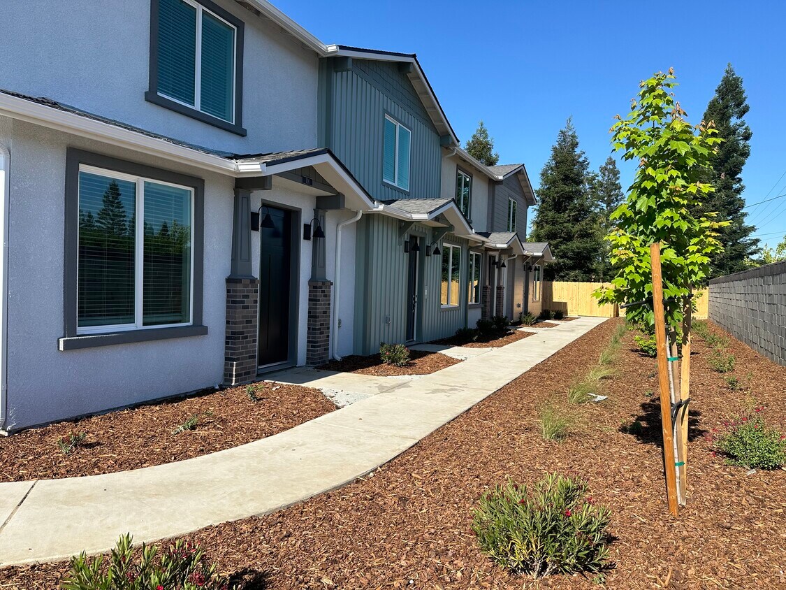Foto principal - 405 S Summit St