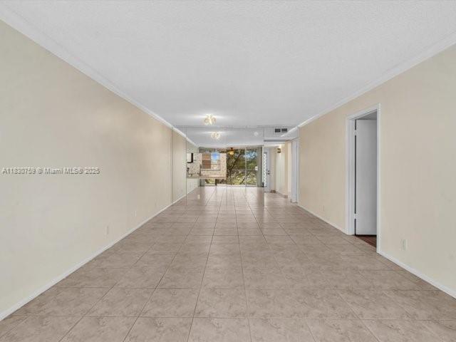 Foto del edificio - 9311 Orange Grove Dr