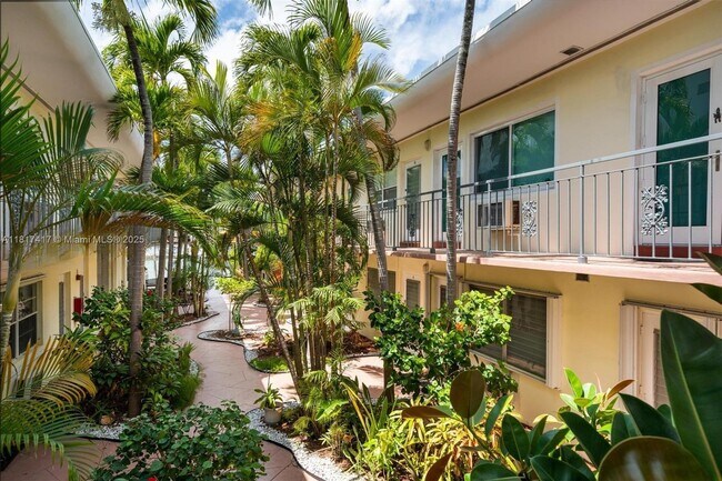 Foto del edificio - 8040 Tatum Waterway Dr