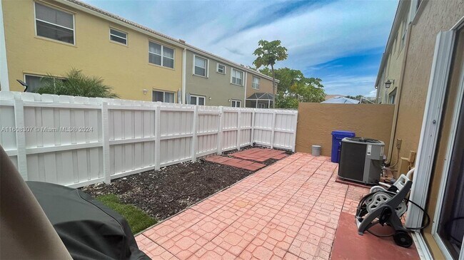 Foto del edificio - 1360 NW 154th Ave