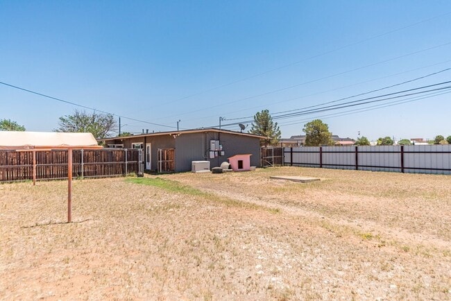 Building Photo - 2901 Nabors Ln
