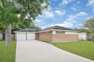 Building Photo - 957 Kerry Dr