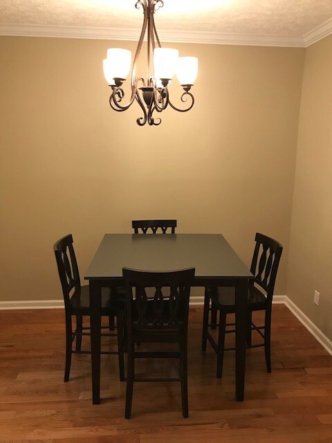 Dining Area - 1293 N Dean Rd