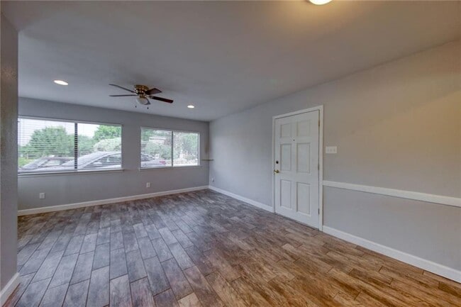 Building Photo - 5801 Thunderbird St