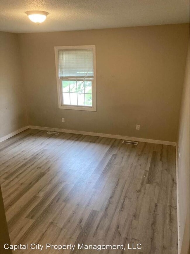 Building Photo - 3 br, 2.5 bath House - 2801 Wellington Dr.