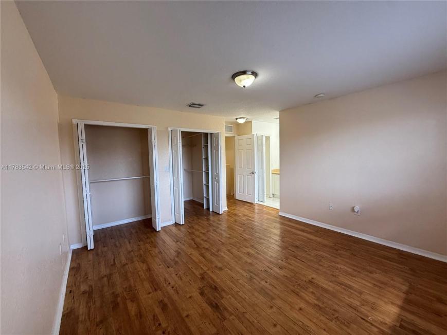 Foto principal - 3 bedroom in Miami Gardens FL 33169