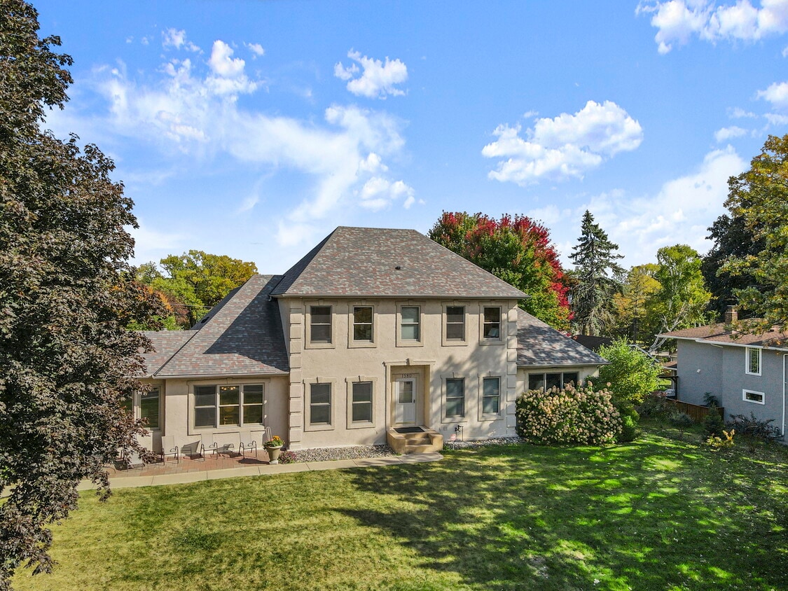 Primary Photo - 1580 E Shore Dr