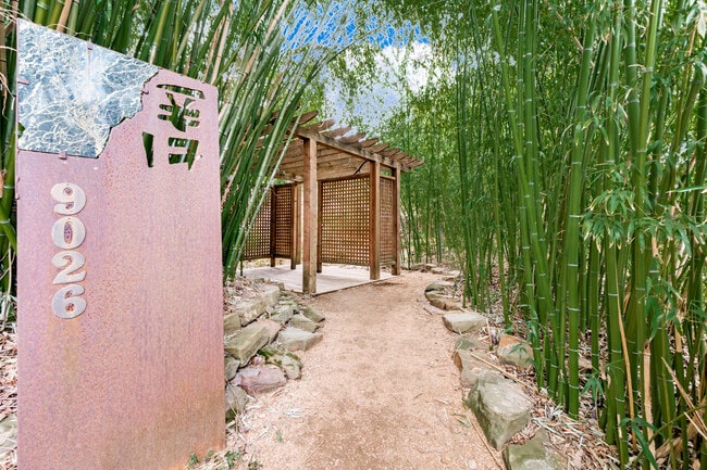 Foto del edificio - 9026 San Leandro Dr