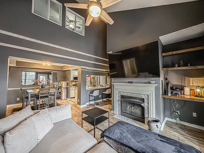 Foto del edificio - Stylish 3 Bed 3 Bath Condo With Large Balcony in Desired Riverbend at Cascades - Water Included