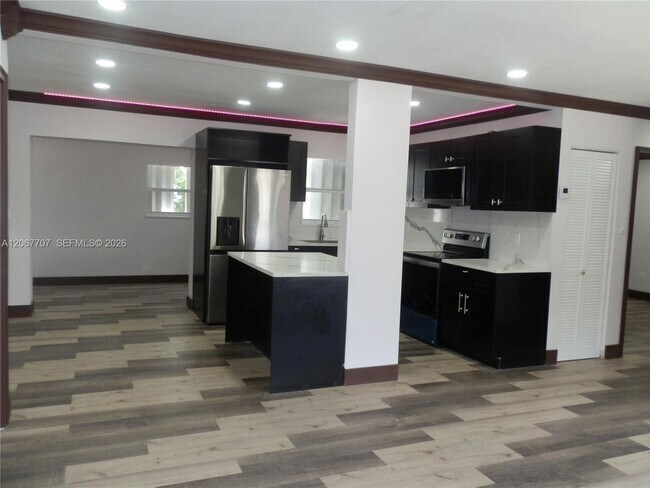 Foto del edificio - 18011 NW 6th Pl