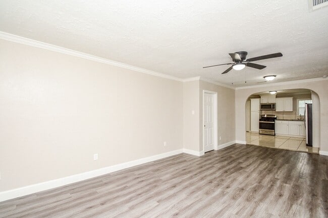 Building Photo - 2109 Pomona Dr